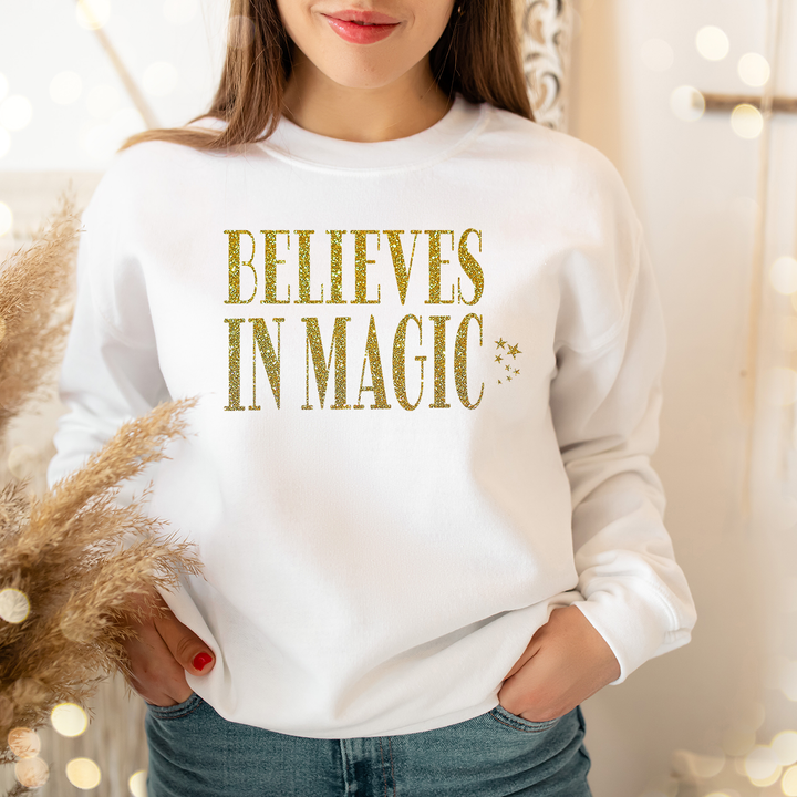 Believes in magic. Gold letters with stars. Sweatshirt for mama.